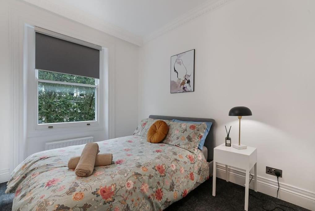Knightsbridge Two Bed Apartamento Londres